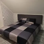 Apartman Fargerik Retro Enebolig,parkering Pa Stedet!