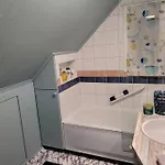 Fargerik Retro Enebolig,parkering Pa Stedet!