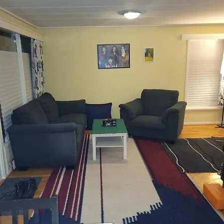 Apartament Fargerik Retro Enebolig,parkering Pa Stedet! *