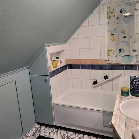 Fargerik Retro Enebolig,parkering Pa Stedet!