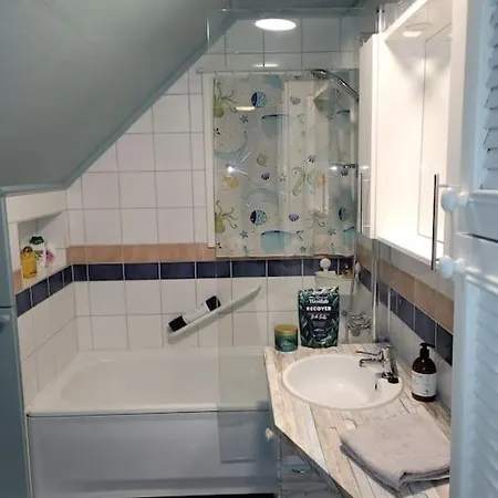 Fargerik Retro Enebolig,parkering Pa Stedet! Lägenhet *