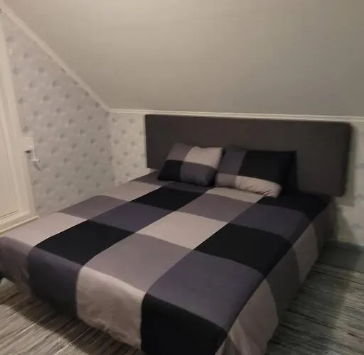 Apartman Fargerik Retro Enebolig,parkering Pa Stedet!