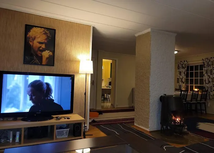 Fargerik Retro Enebolig,parkering Pa Stedet! Apartman Trondheim