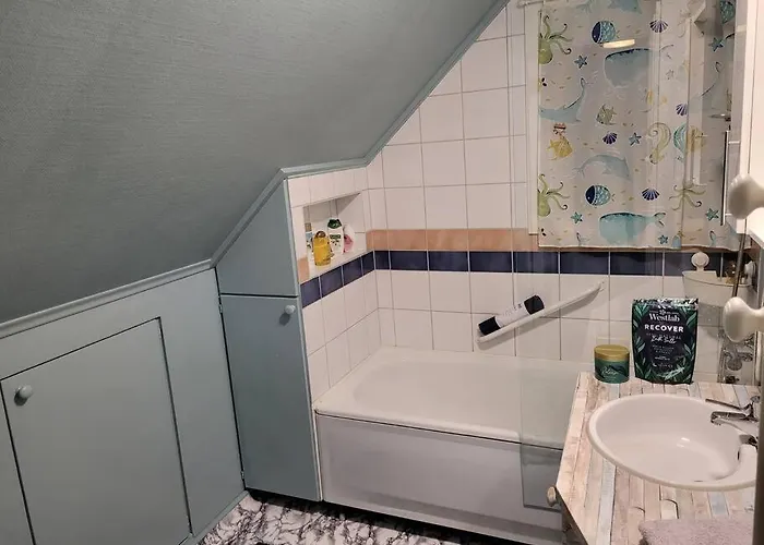 Fargerik Retro Enebolig,parkering Pa Stedet!