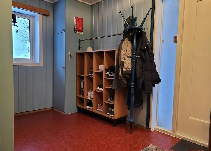 Fargerik Retro Enebolig,parkering Pa Stedet!