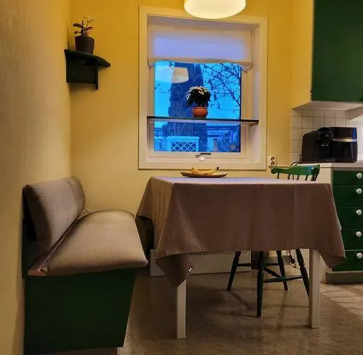 Fargerik Retro Enebolig,parkering Pa Stedet! Trondheim